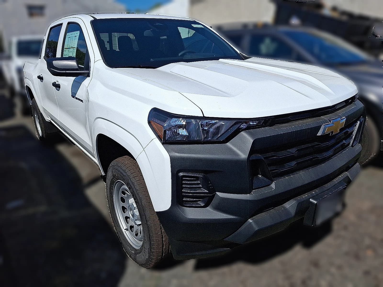 Chevrolet Colorado 4WD Work Truck Crew Cab 2026 — side view