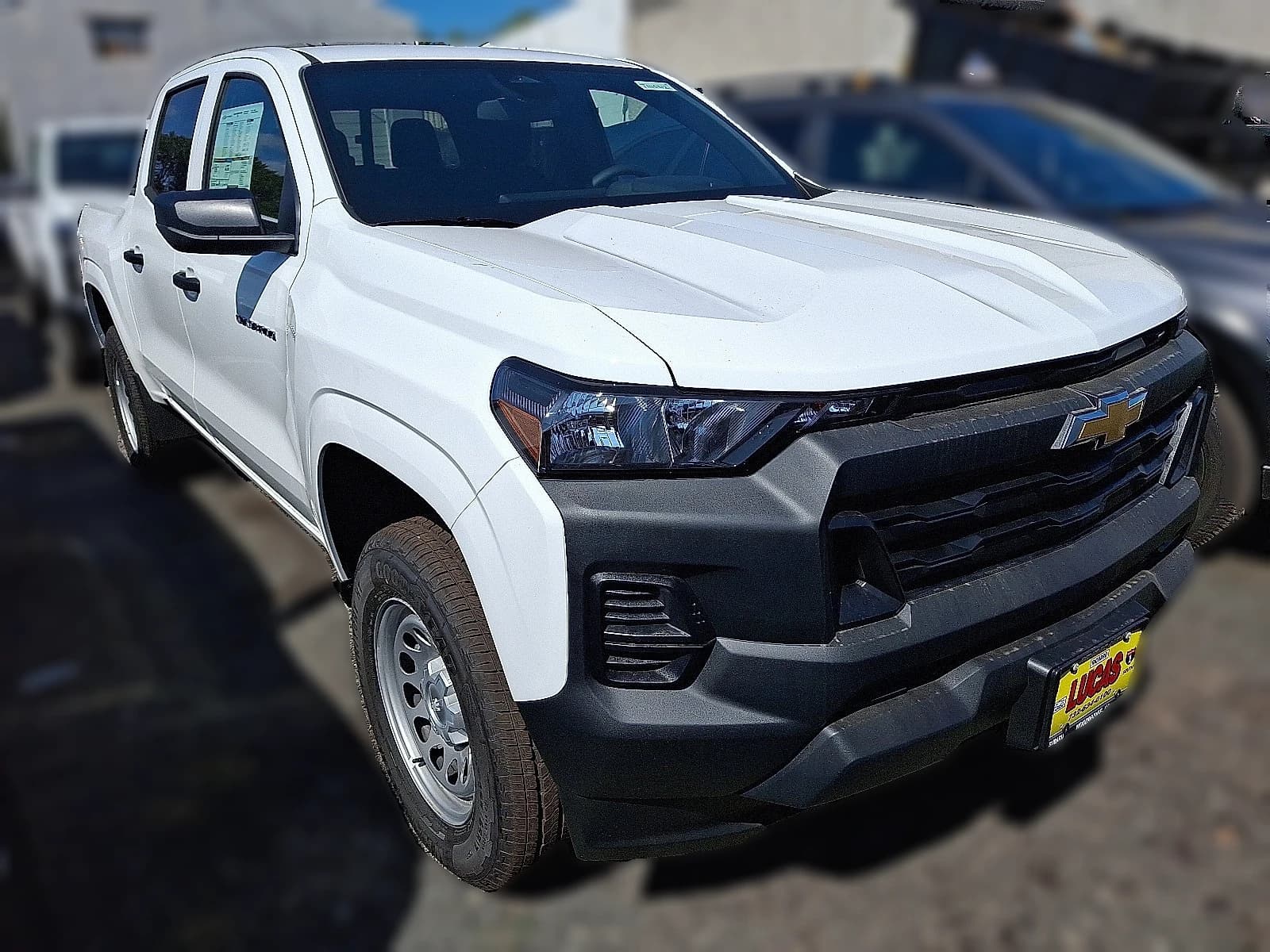 Chevrolet Colorado 4WD Work Truck Crew Cab 2026 — side view