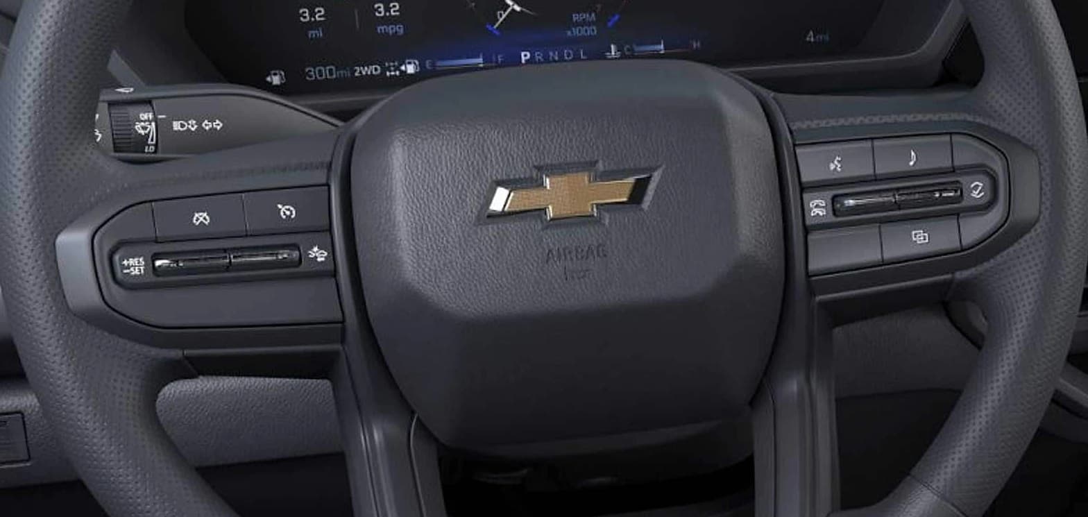 Chevrolet Colorado 4WD Work Truck Crew Cab 2026 — side view