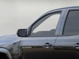 Chevrolet Colorado 4WD LT Crew Cab 2026 — side view
