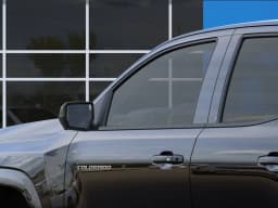 Chevrolet Colorado 4WD LT Crew Cab 2026 — side view