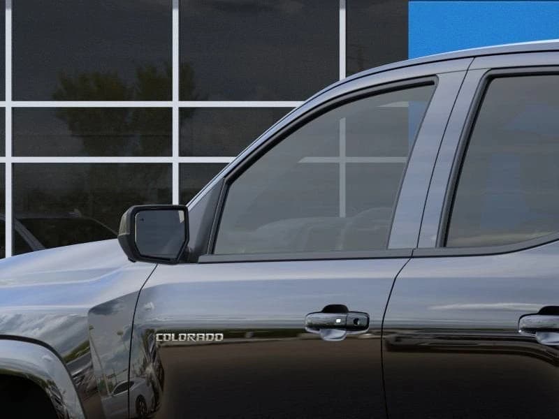 Chevrolet Colorado 4WD LT Crew Cab 2026 — side view