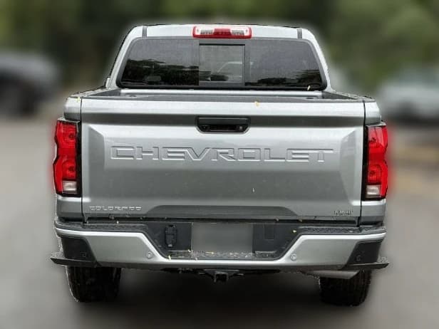 Chevrolet Colorado 4WD LT Crew Cab 2026 — side view
