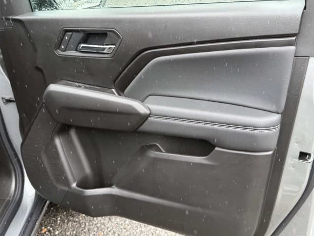 Chevrolet Colorado 4WD LT Crew Cab 2026 — side view