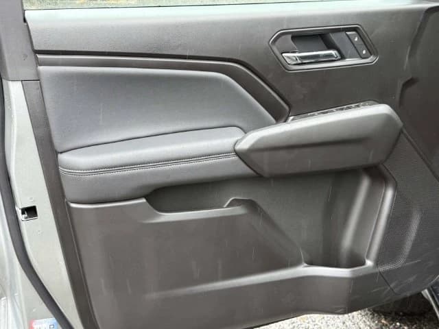 Chevrolet Colorado 4WD LT Crew Cab 2026 — side view