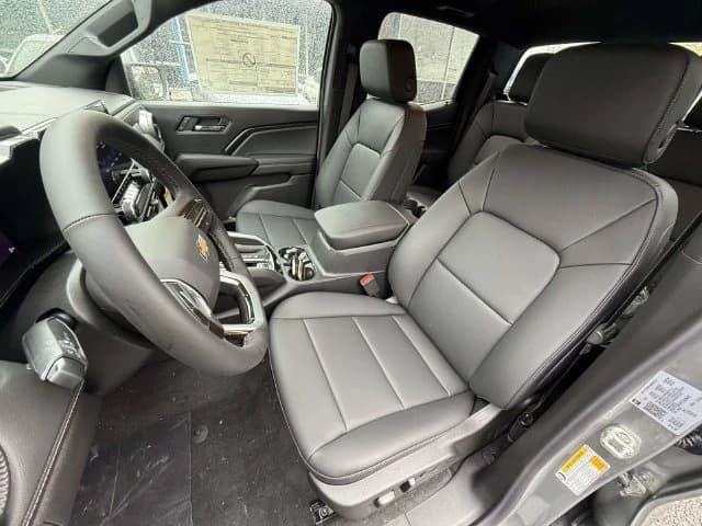 Chevrolet Colorado 4WD LT Crew Cab 2026 — side view