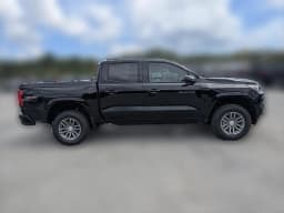 Chevrolet Colorado 4WD LT Crew Cab 2026 — side view
