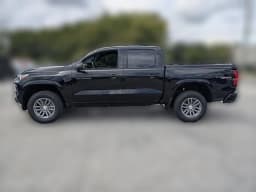 Chevrolet Colorado 4WD LT Crew Cab 2026 — side view