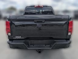 Chevrolet Colorado 4WD LT Crew Cab 2026 — side view
