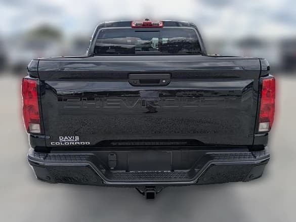 Chevrolet Colorado 4WD LT Crew Cab 2026 — side view