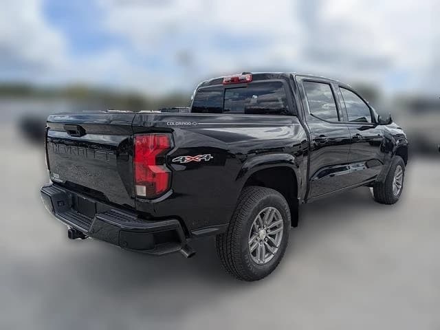 Chevrolet Colorado 4WD LT Crew Cab 2026 — side view
