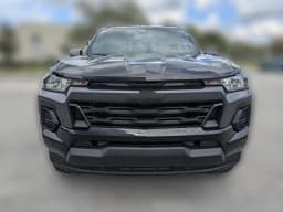 Chevrolet Colorado 4WD LT Crew Cab 2026 — side view
