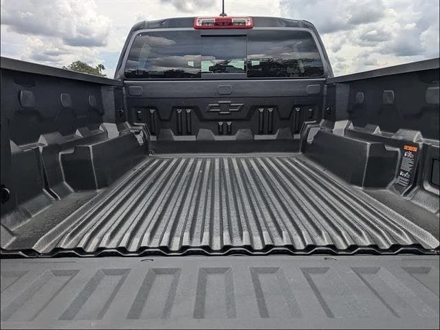 Chevrolet Colorado 4WD LT Crew Cab 2026 — side view