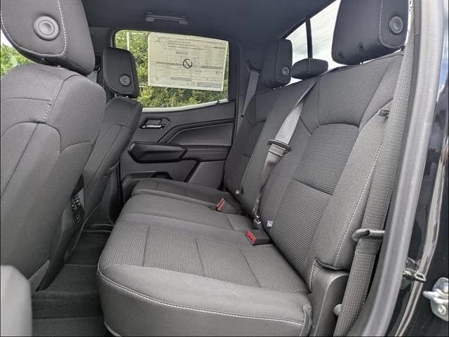Chevrolet Colorado 4WD LT Crew Cab 2026 — side view