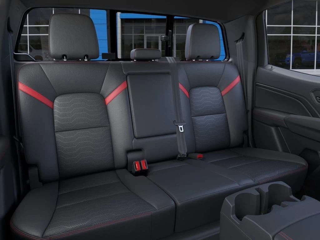 Chevrolet Colorado 4WD Z71 Crew Cab 2026 — side view