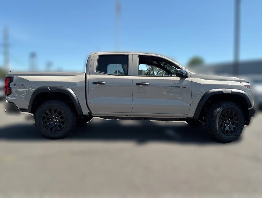 Chevrolet Colorado 4WD Trail Boss Crew Cab 2026 — side view