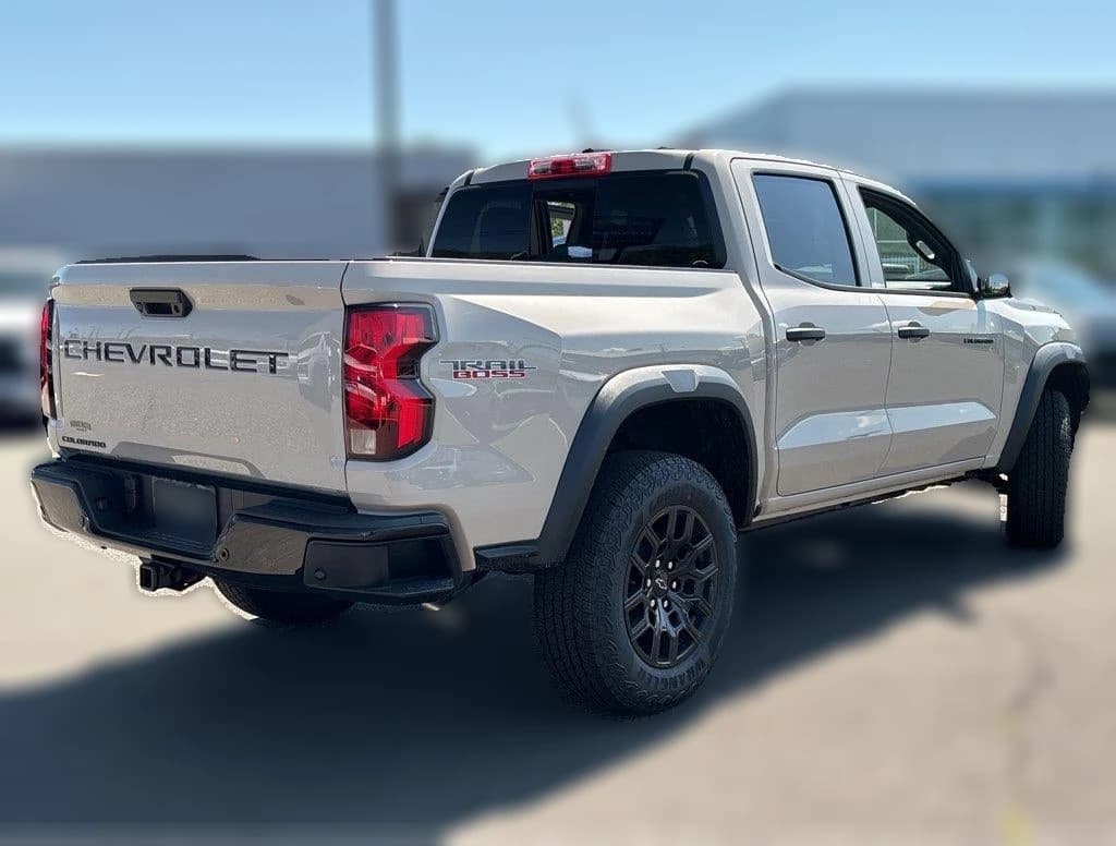 Chevrolet Colorado 4WD Trail Boss Crew Cab 2026 — side view