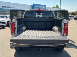 Chevrolet Colorado 4WD Trail Boss Crew Cab 2026 — side view