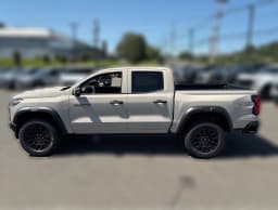 Chevrolet Colorado 4WD Trail Boss Crew Cab 2026 — side view