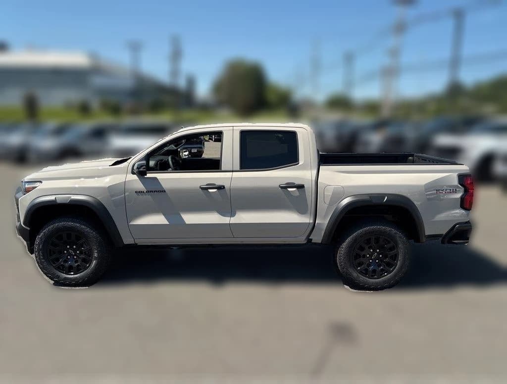 Chevrolet Colorado 4WD Trail Boss Crew Cab 2026 — side view