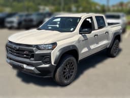 Chevrolet Colorado 4WD Trail Boss Crew Cab 2026 — side view