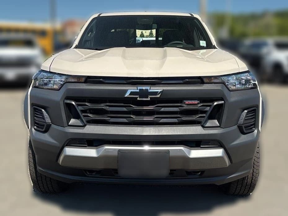 Chevrolet Colorado 4WD Trail Boss Crew Cab 2026 — side view