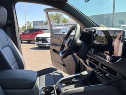 Chevrolet Colorado 4WD Trail Boss Crew Cab 2026 — side view