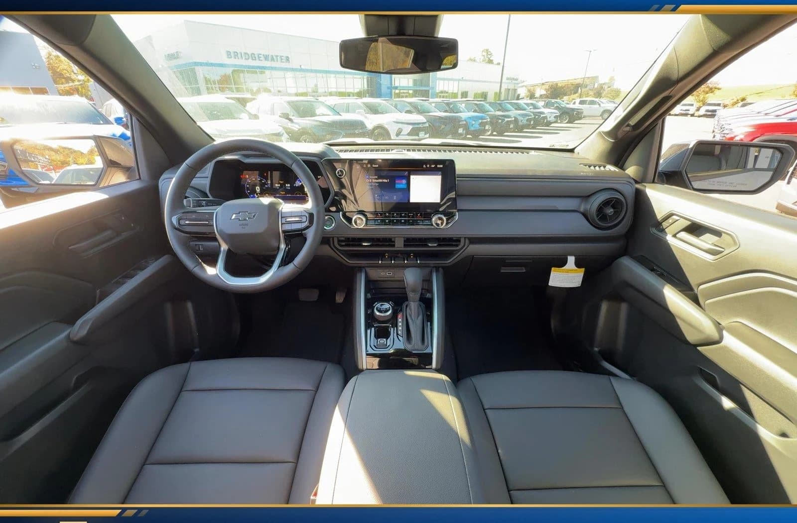Chevrolet Colorado 4WD Trail Boss Crew Cab 2026 — side view