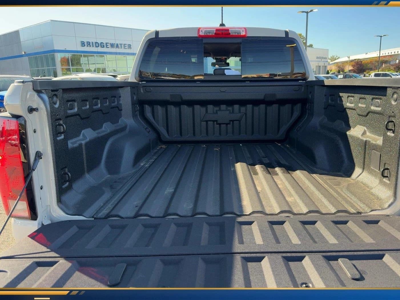 Chevrolet Colorado 4WD Trail Boss Crew Cab 2026 — side view