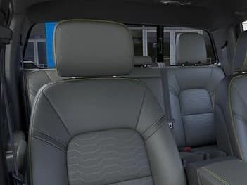 Chevrolet Colorado 4WD ZR2 Crew Cab 2026 — side view