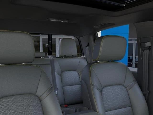 Chevrolet Colorado 4WD ZR2 Crew Cab 2026 — side view