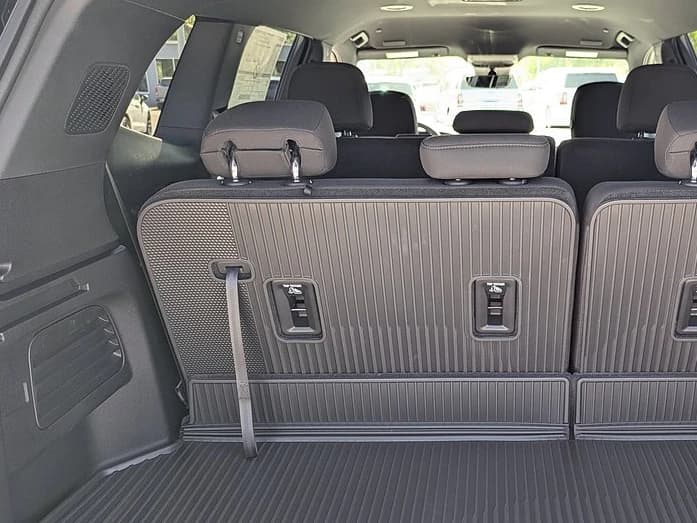 GMC Acadia FWD Elevation 4dr 2026 — side view
