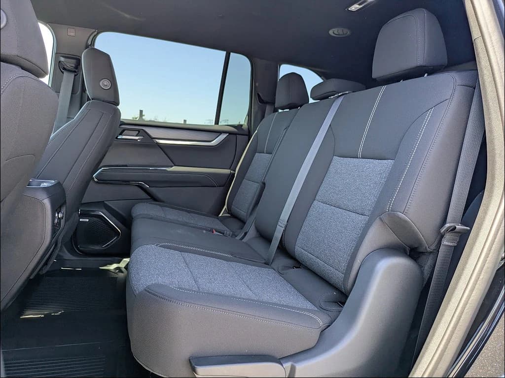 GMC Acadia FWD Elevation 4dr 2026 — side view