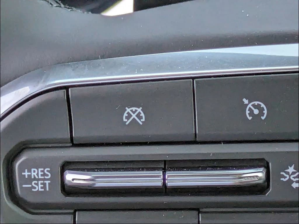 GMC Acadia FWD Elevation 4dr 2026 — side view