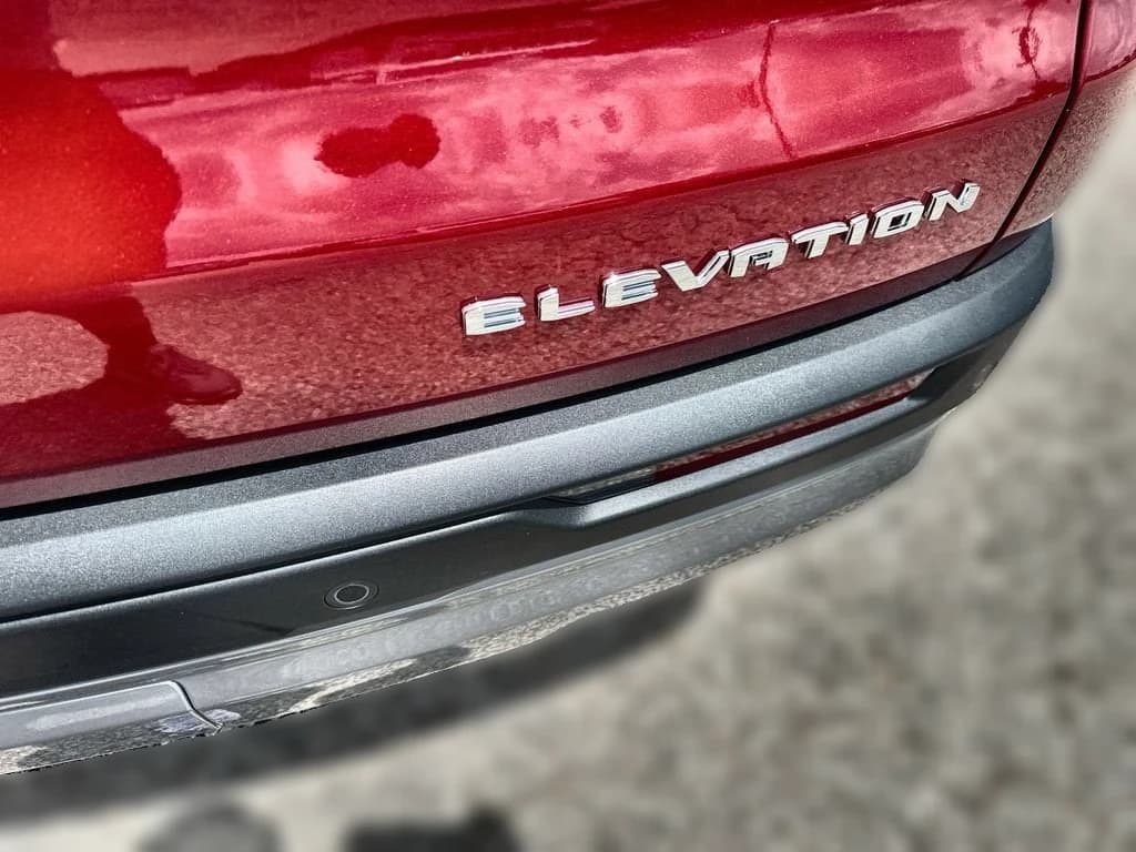 GMC Acadia FWD Elevation 4dr 2026 — side view