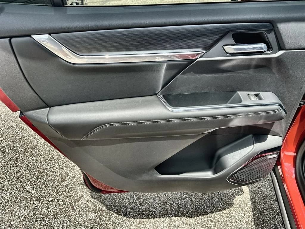 GMC Acadia FWD Elevation 4dr 2026 — side view