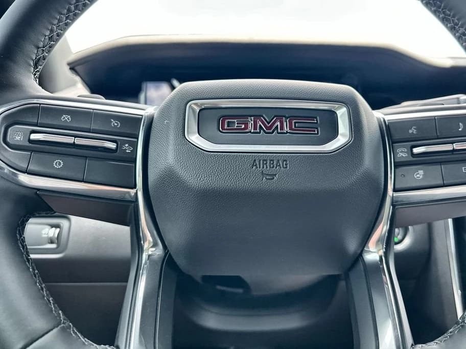GMC Acadia FWD Elevation 4dr 2026 — side view