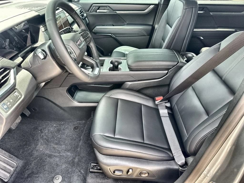 GMC Acadia FWD Elevation 4dr 2026 — side view