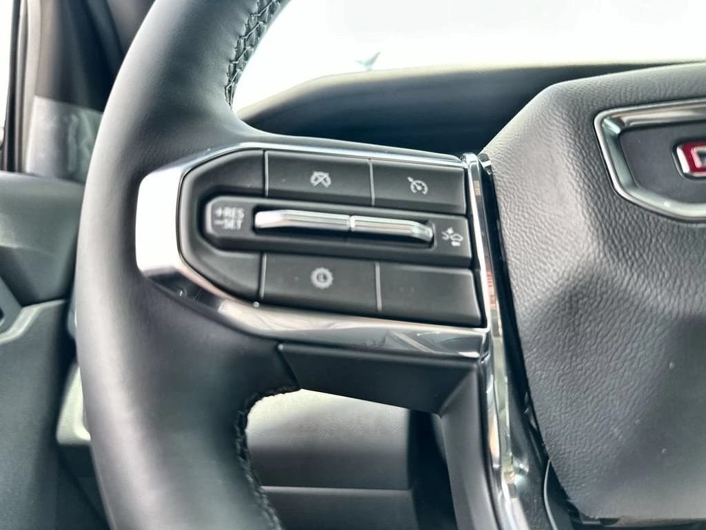 GMC Acadia FWD Elevation 4dr 2026 — side view
