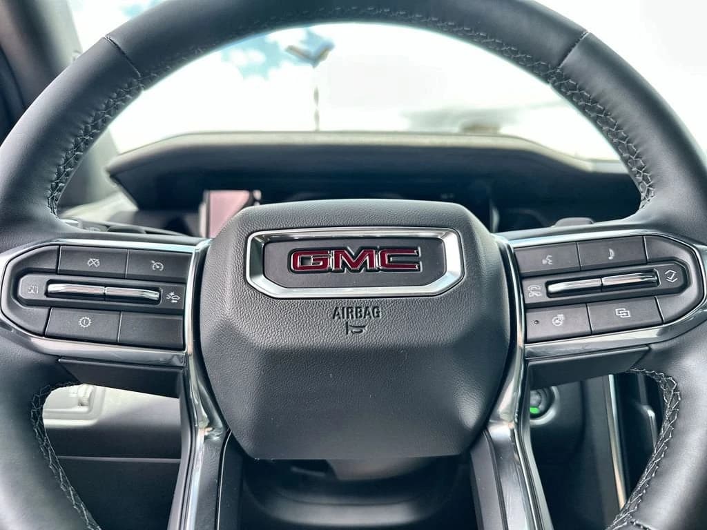 GMC Acadia FWD Elevation 4dr 2026 — side view