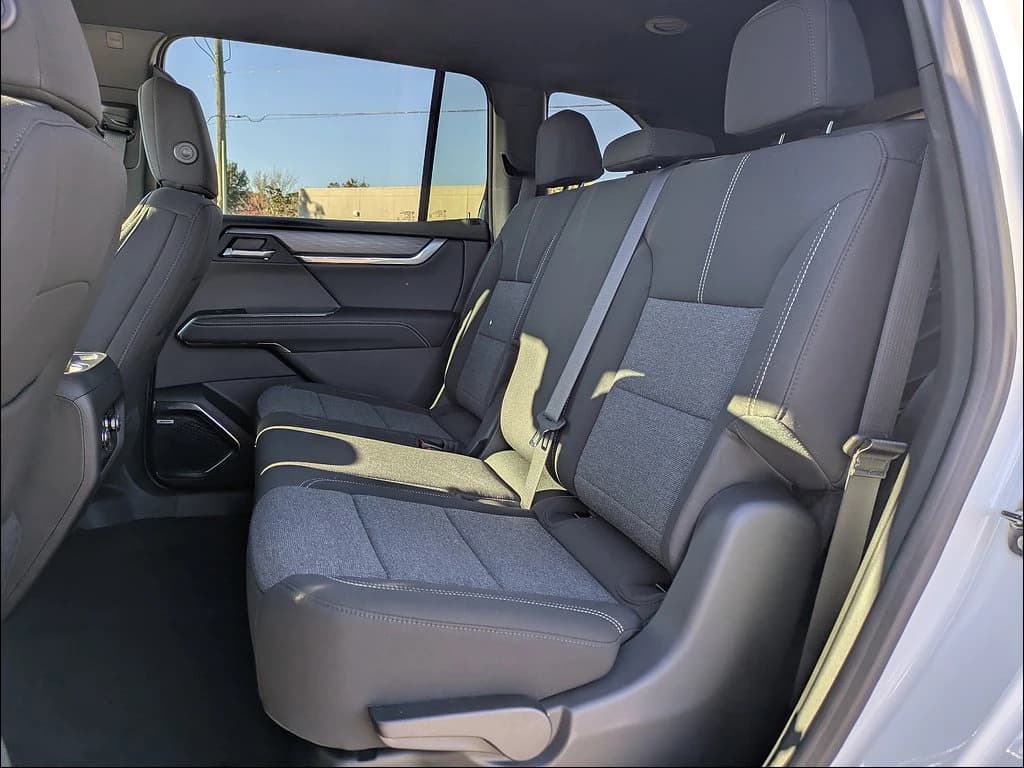 GMC Acadia FWD Elevation 4dr 2026 — side view