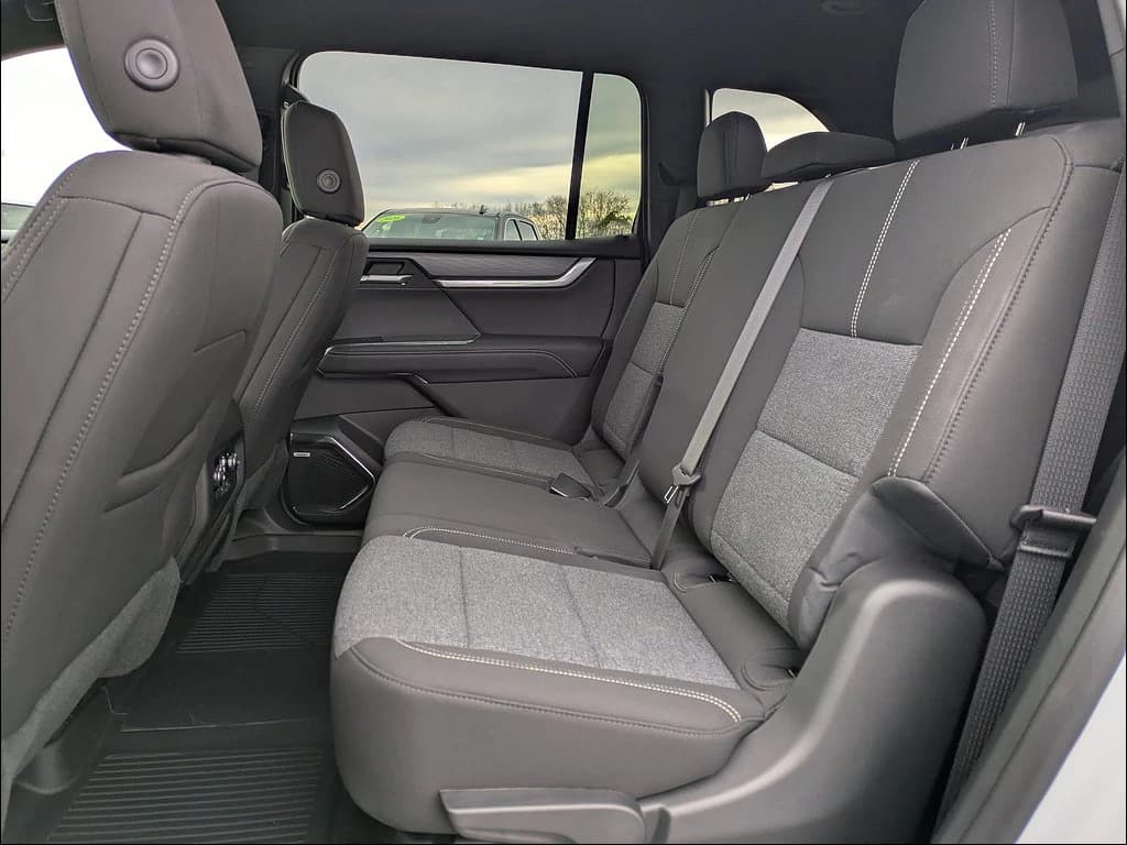 GMC Acadia FWD Elevation 4dr 2026 — side view