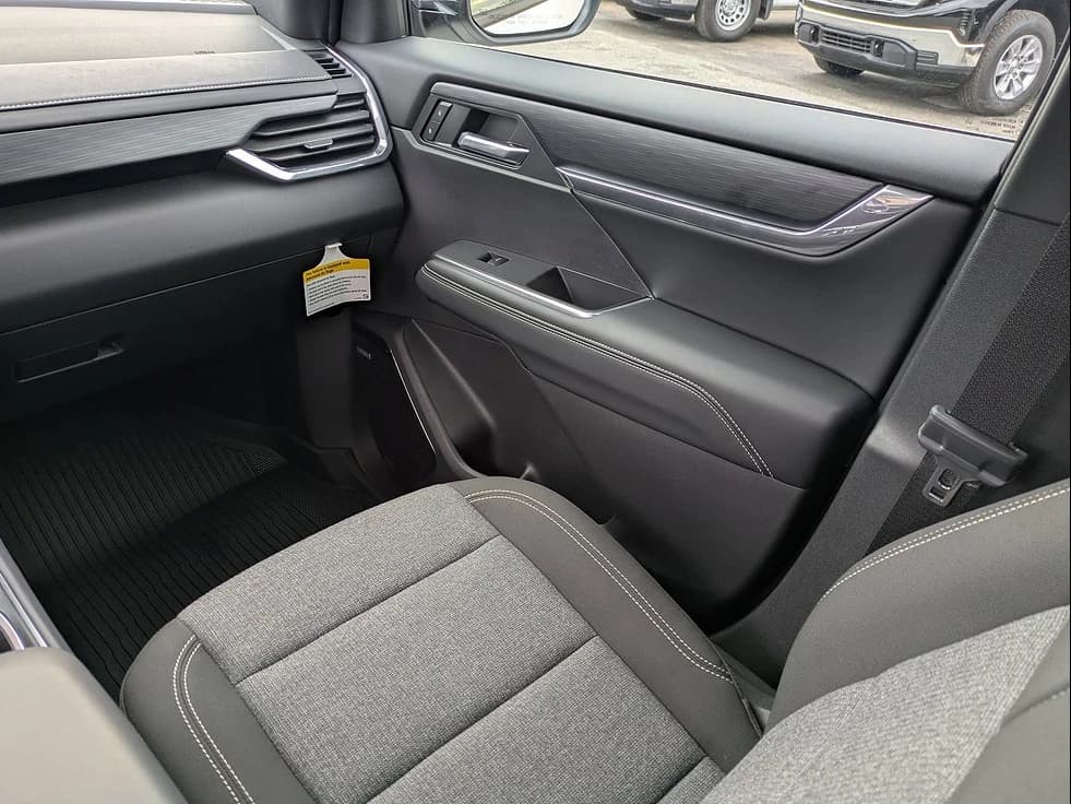 GMC Acadia FWD Elevation 4dr 2026 — side view