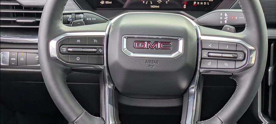 GMC Acadia FWD Elevation 4dr 2026 — side view
