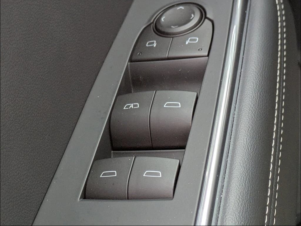 GMC Acadia FWD Elevation 4dr 2026 — side view