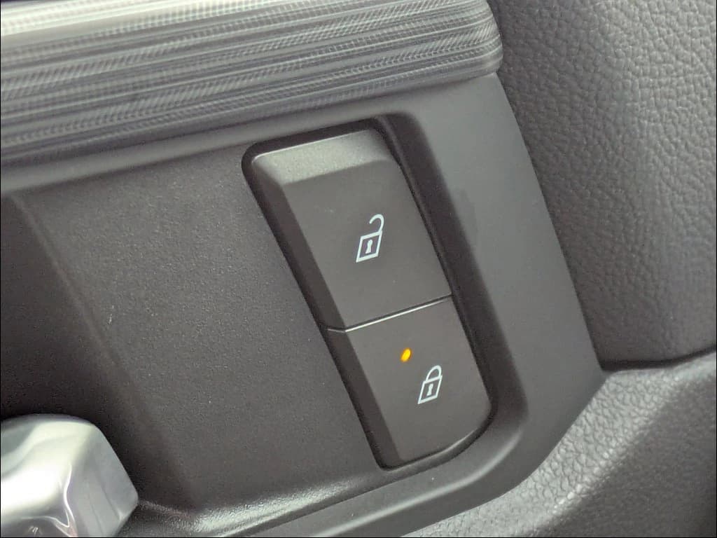 GMC Acadia FWD Elevation 4dr 2026 — side view