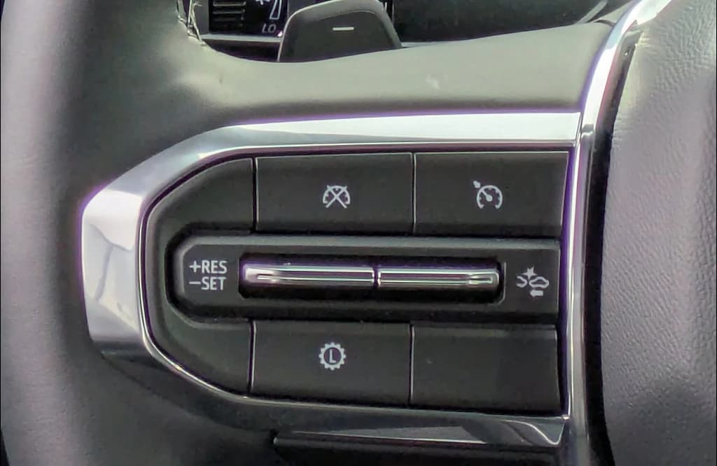 GMC Acadia FWD Elevation 4dr 2026 — side view