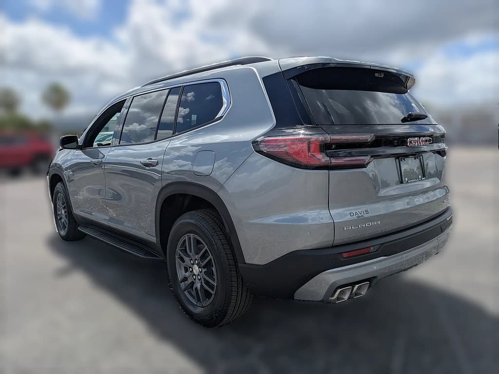 GMC Acadia FWD Elevation 4dr 2026 — side view