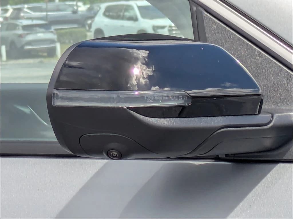 GMC Acadia FWD Elevation 4dr 2026 — side view
