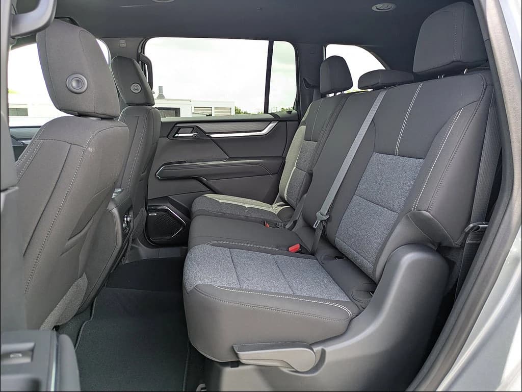 GMC Acadia FWD Elevation 4dr 2026 — side view